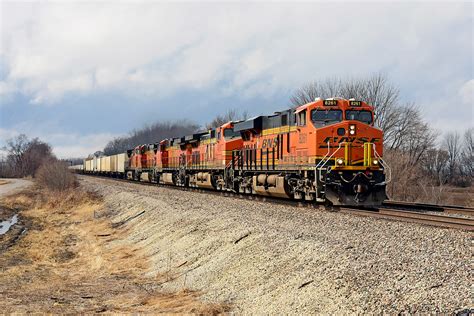 Bnsf Es44c4 8261 Floyd Mo — Trainspo