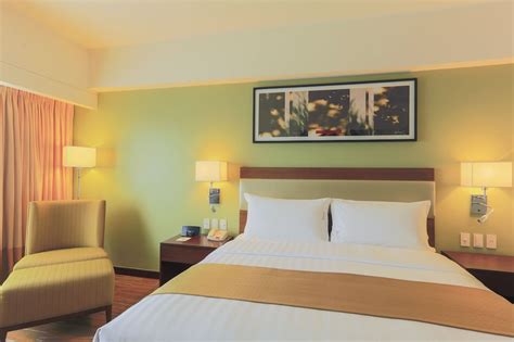 Holiday Inn & Suites Makati, an IHG Hotel Makati, Manila, PH - Reservations.com