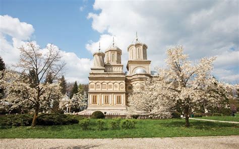 Curtea de Argeş | Medieval Capital, Wallachian Monastery, Princely ...