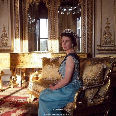 Queen Elizabeth Ii Photo Cecil Beaton Buckingham Palace London England 1968 Vanda Images