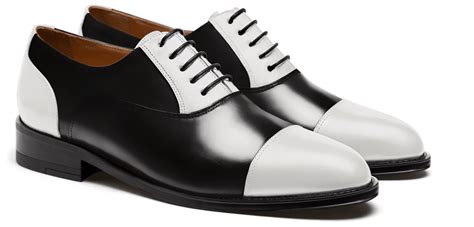 Chaussures Richelieu Bout Droit En Cuir Noir Et Blanc