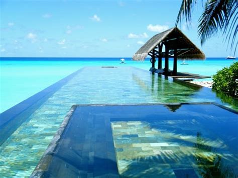 Stunning Infinity Pools Around The World