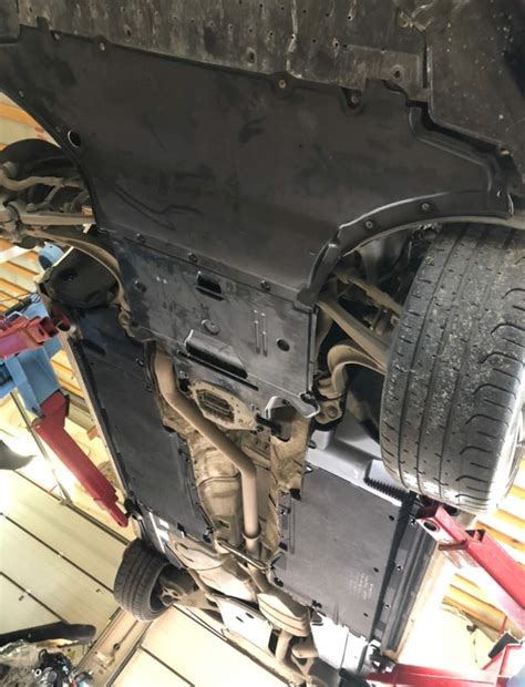 Комплексно перетряхнул защиту днища — Audi A4 Avant (B8), 1,8 л, 2011 ...