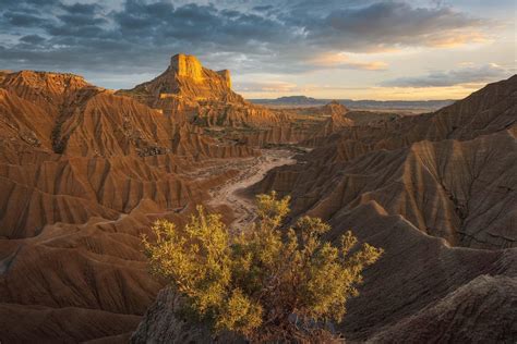 Hiking in Spain's Bardenas Reales desert [OC] : r/hiking