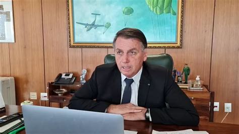 Bolsonaro confirma Onyx Lorenzoni em novo ministério e mudanças no