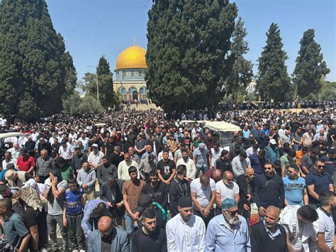 كونا 120000 Palestinians Perform Last Ramadan Friday Prayer In Al Aqsa Mosque