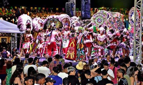 Shows e brincadeiras movimentaram o arraial da Praça Maria Aragão no