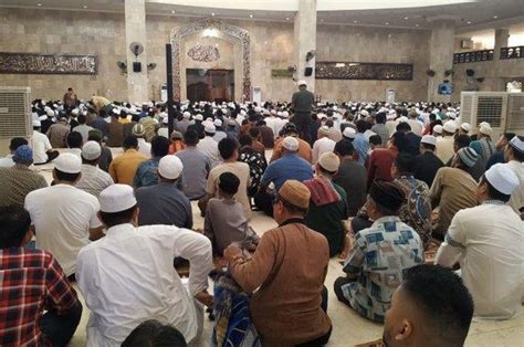 Teks Khutbah Jumat Singkat Terbaru Berbagai Tema Bikin Merinding