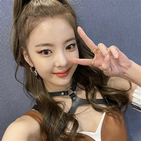 Choi Jisu Lia Itzy Selca Pfp Icon Kpop Itzy Lia Hair Wrap