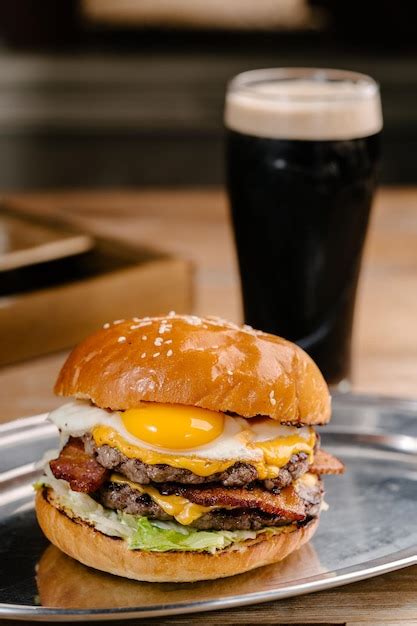 Hambúrguer Duplo Com Carne Marmorizada Bacon Queijo Cheddar Ovo Frito