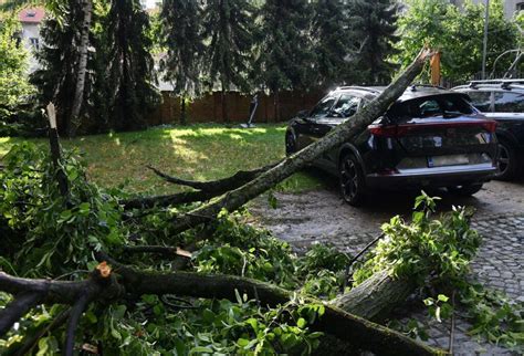 Dramati Ni Prizori Nakon Oluje U Zagrebu Deo Gara E Pao Na Oveka