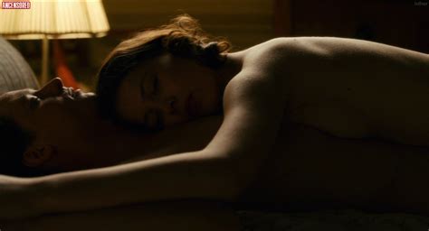 Paula Beer Desnuda En Never Look Away