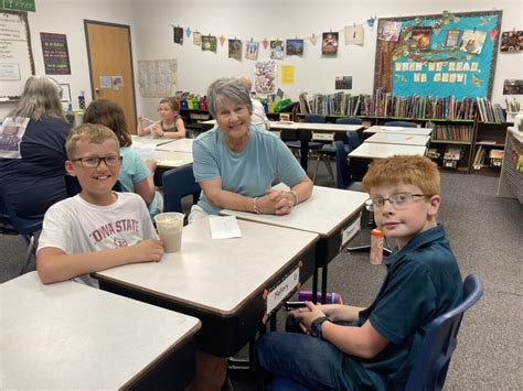 Third Graders Meet Their Pen Pals Central Decatur Csd