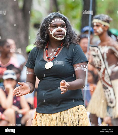 Aborigine Australia Woman Hi Res Stock Photography And Images Alamy