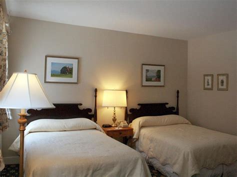 Rooms at the Middlebury Inn | inc Standard, Luxury & Suites