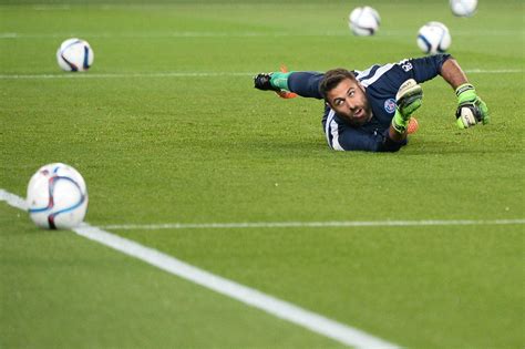 Foot PSG Refus De Jouer Lagent De Sirigu S Explique Foot 01