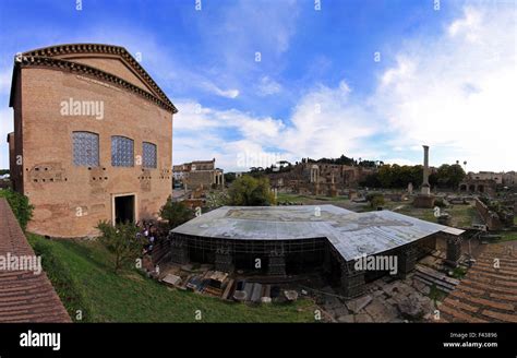 forum romanum ruins Stock Photo - Alamy