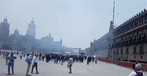 Supuestos Normalistas De Ayotzinapa Lanzan Petardos A Palacio Nacional