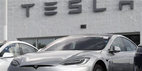 Hertz Rüstet Flotte Mit Tesla Modellen Auf Schweiz Ausland