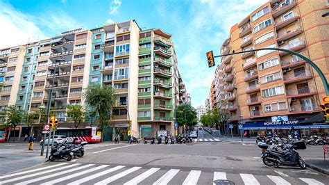 ZONA RAMBLA NOVA Dúplex muy espacioso de cinco habitaciones terraza