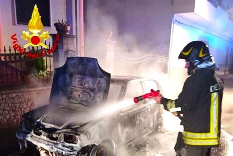 Puglia Incendiata L Auto Di Un Carabiniere Nel Leccese Indagini In