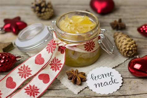 Traditionelle Weihnachtsbäckerei Stollen Lebkuchen und Plätzchen