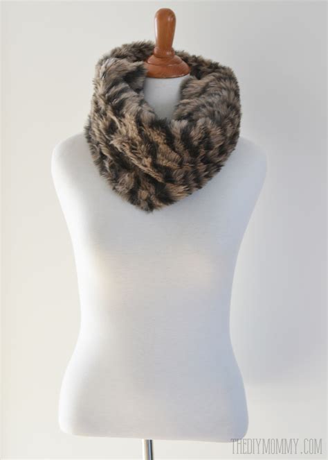 Make An Easy Diy Faux Fur Cowl Scarf The Diy Mommy