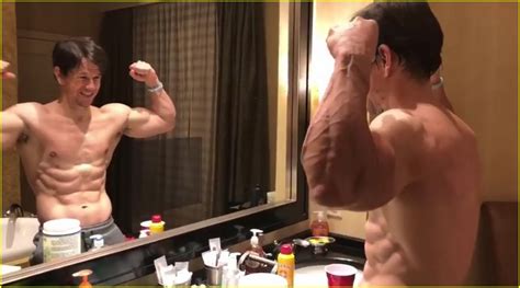 Mark Wahlberg S Body Is Ripped To Shreds These Days Watch The