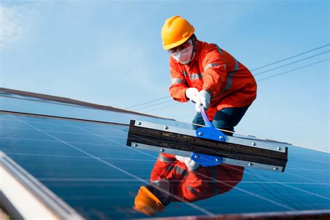 Limpieza De Paneles Solares Cómo Realizarla Albasolar