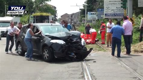 Grave Incidente Auto Moto A Paderno Dugnano Padre E Figlio Feriti Tra