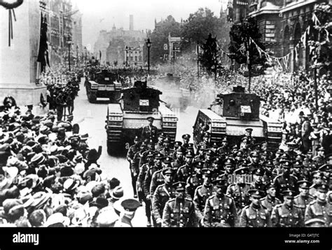 The 1919 Victory Parade Passes Down Whitehall Hi Res Stock Photography