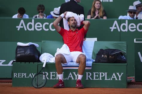 Novak Djokovic Past Voor Het Tennistoernooi In Madrid Rafael Nadal