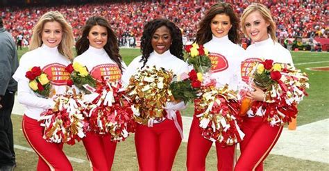 Women leggings outfits, Kansas city chiefs cheerleaders, Outfits with ...