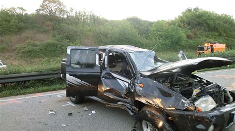 A Horrorunfall Auto Berschl Gt Sich Drei Schwerverletzte