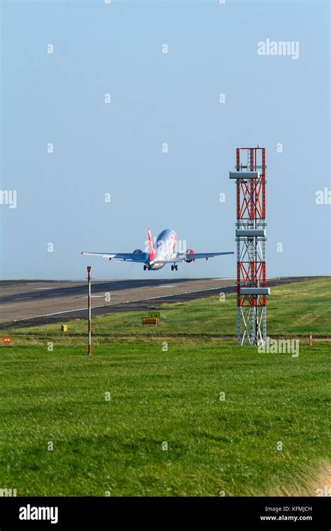 Jet 2 Aviones Boeing 737 Despegar Del Aeropuerto Internacional De