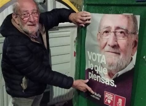 El Psoe No Falta A La Pegada De Carteles En Vitigudino Salamancartv