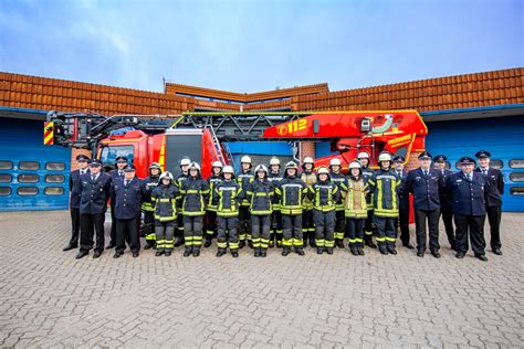 16 Neue Feuerwehrmitglieder Erfolgreich Ausgebildet Freiwillige