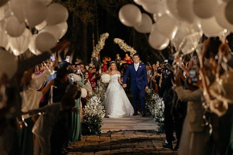 J Lia Vieira E Luigi Cesar Trocam Alian As Em Cerim Nia Campestre