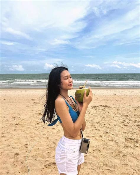 Doãn Hải My tích cực khoe bikini