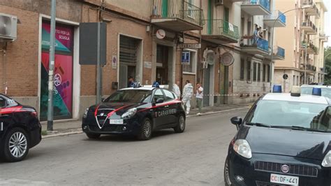 Foggia Rapina Finisce Nel Sangue Enne Uccisa A Coltellate Nella Sua