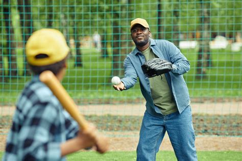 How to teach softball to beginners - Uniform Store