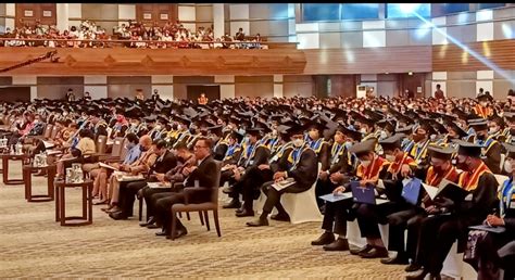 Wisuda Xxix Itb Stikom Bali Tambah Lulusan Orang Raih Dua Gelar