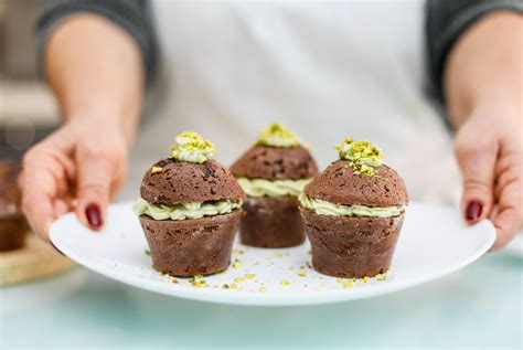 Dolcetti Al Cioccolato Farciti Con Crema Di Pistacchio Pist