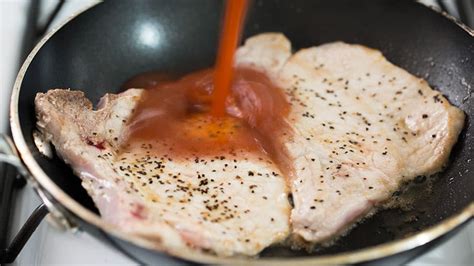 Chuletas De Cerdo En Salsa De Refresco De Cola Sabrosano Aceite De