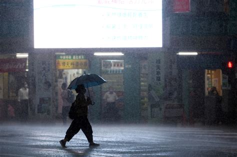 不斷更新／雨帶打游擊！10縣市豪雨特報 雨神夜襲南部3縣市 生活 中時新聞網