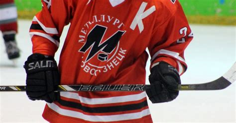 Russian Ice Hockey Player Dies After Being Hit In Neck By 100mph Puck Metro News