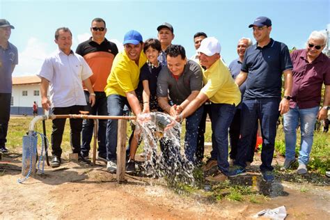 Bi Garcia inaugura nova escola e sistema de abastecimento de água na