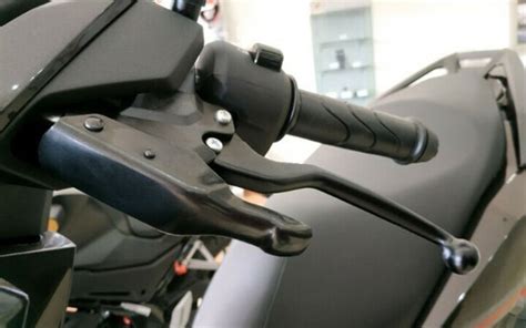 Sistem Kerja Parking Brake Lock Pada Motor Dan Cara Perawatannya