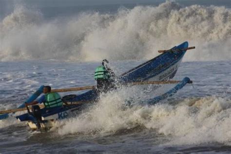 Peringatan Cuaca Ekstrem Di Penyeberangan Merak Bakauheni Hingga