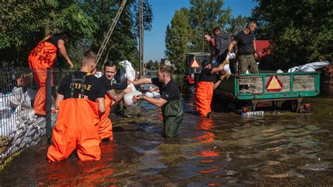 Powódź dotarła do Ścinawy i Głogowa Woda wdziera się na ulice Walka trwa